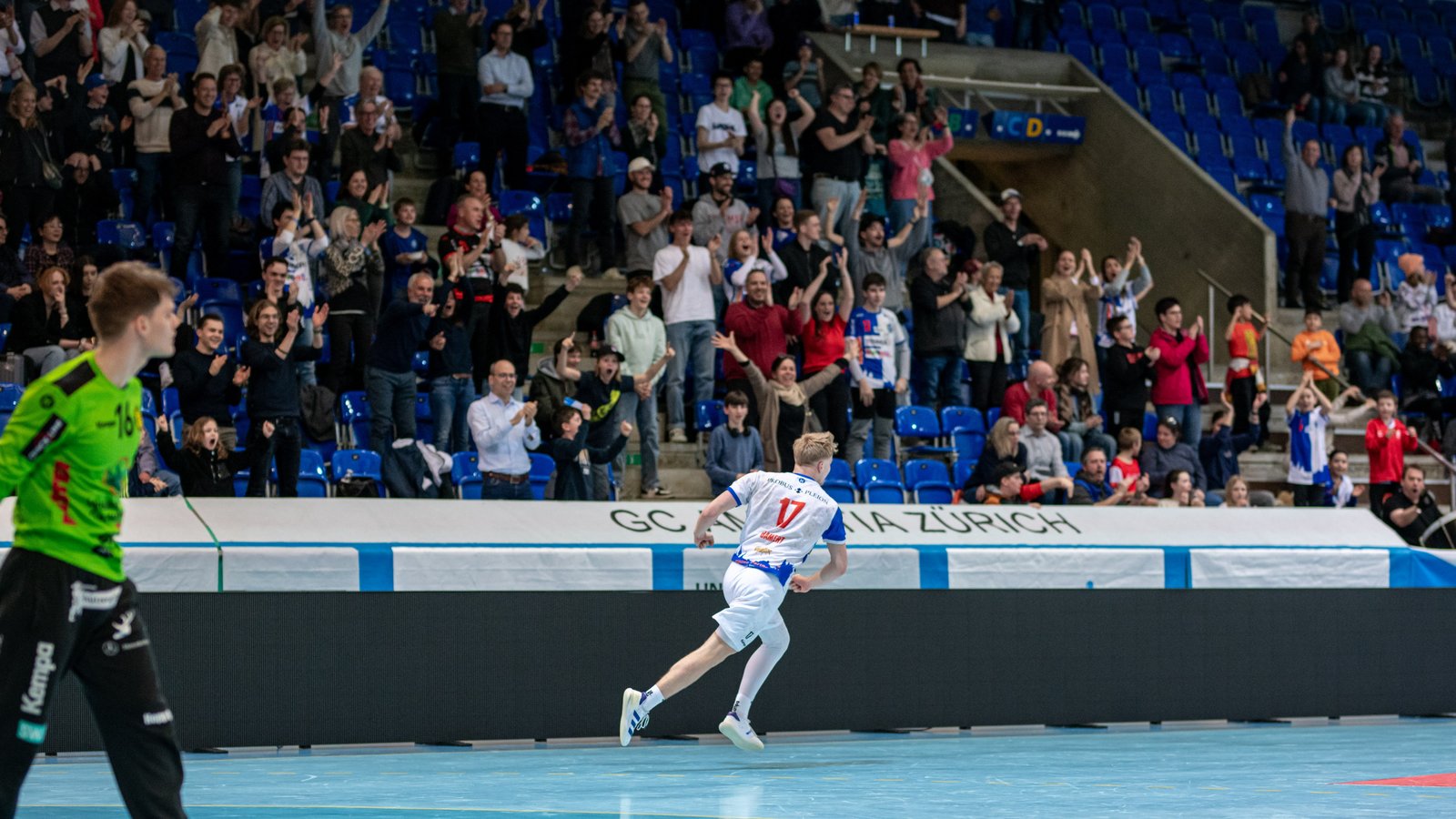 QHL: Souveräner Start in die Serie - am Ostermontag folgt Spiel zwei
