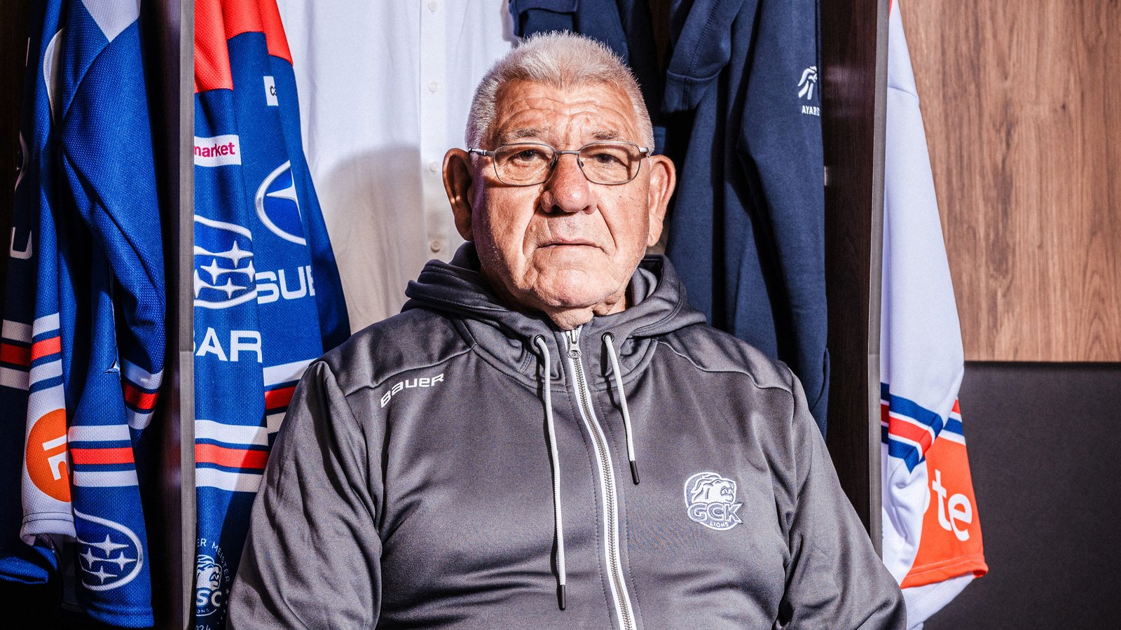 DER MANN HINTER DER KAMERA